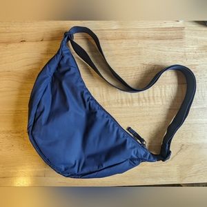 Uniqlo round mini shoulder bag navy blue